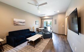 Long Beach Suites